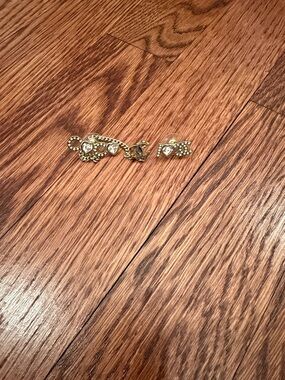 CHANEL Gold-Tone Crystal Heart Earrings